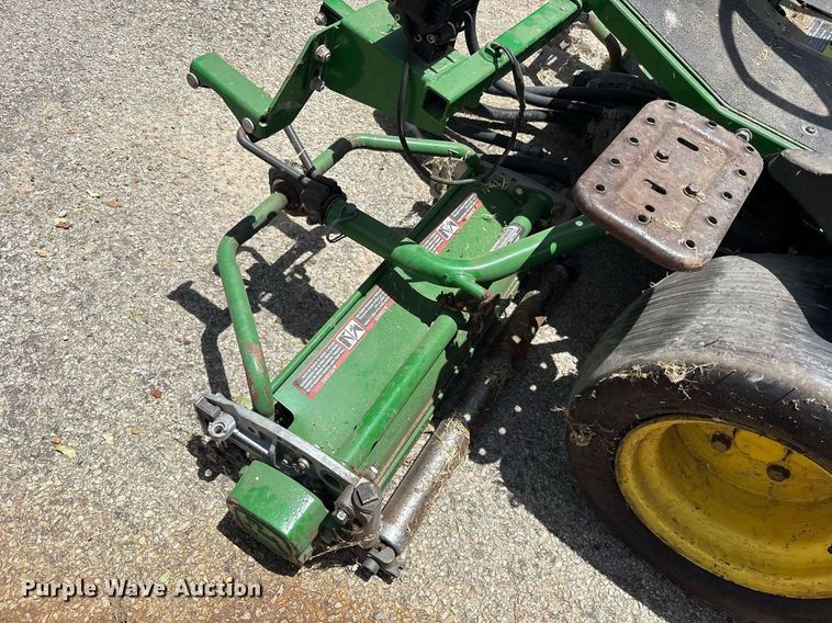 image for item DY0690 2010 John Deere 2500B reel mower