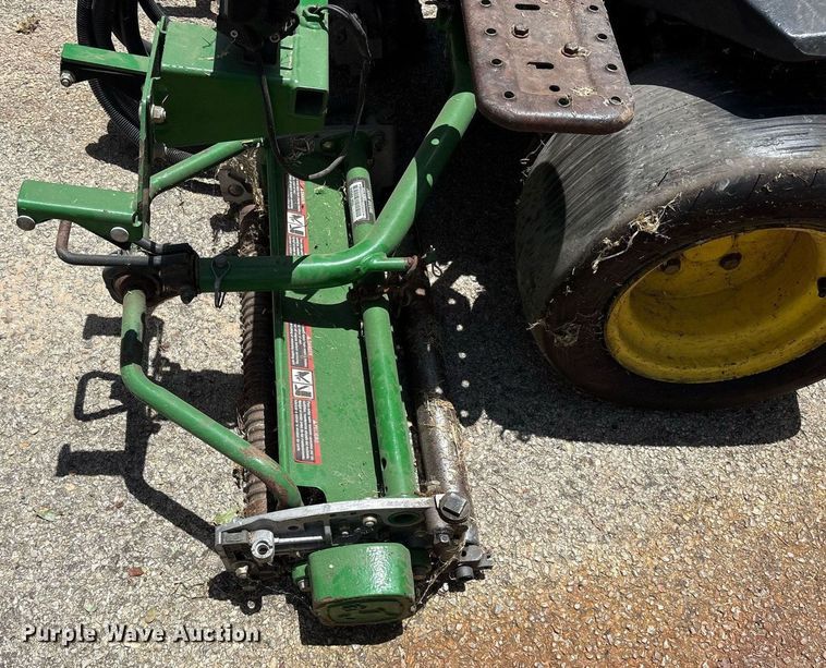 image for item DY0690 2010 John Deere 2500B reel mower