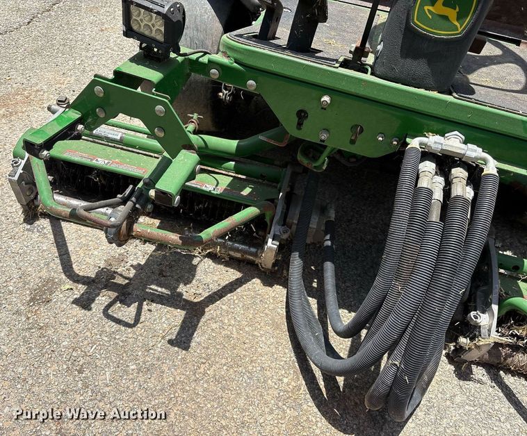 image for item DY0690 2010 John Deere 2500B reel mower