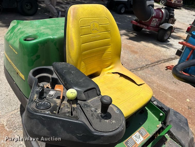 image for item DY0690 2010 John Deere 2500B reel mower