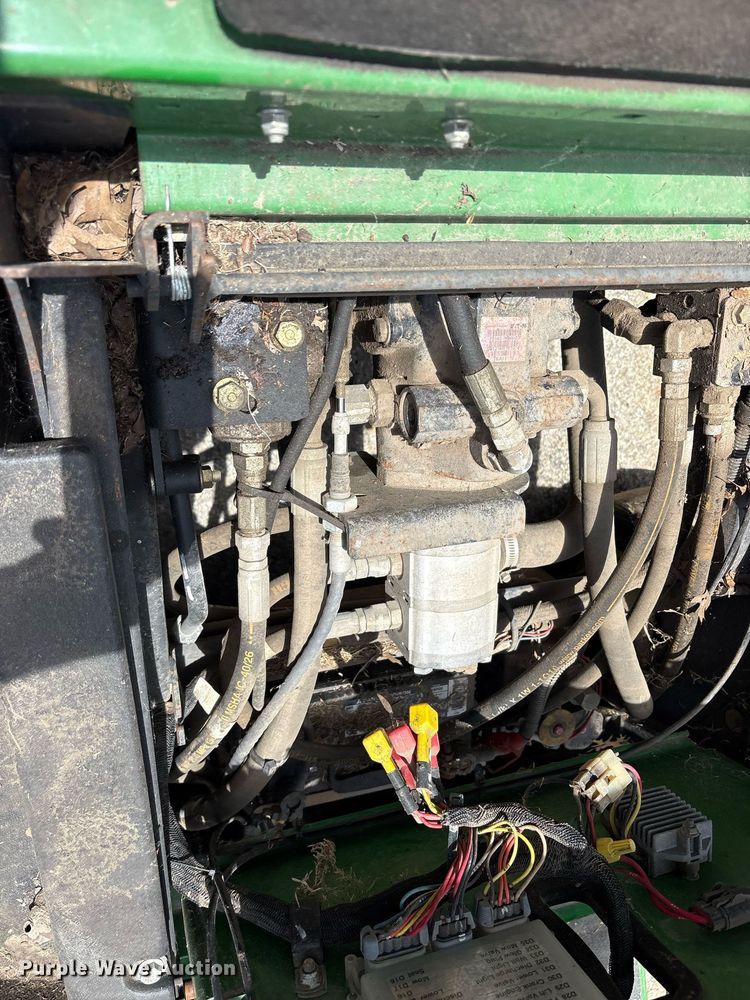 image for item DY0690 2010 John Deere 2500B reel mower