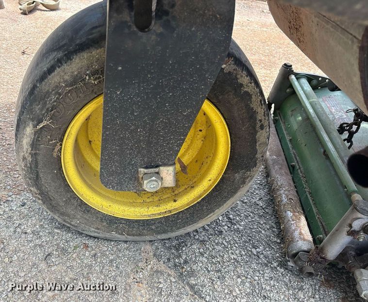 image for item DY0690 2010 John Deere 2500B reel mower