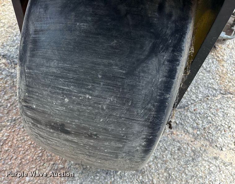 image for item DY0690 2010 John Deere 2500B reel mower