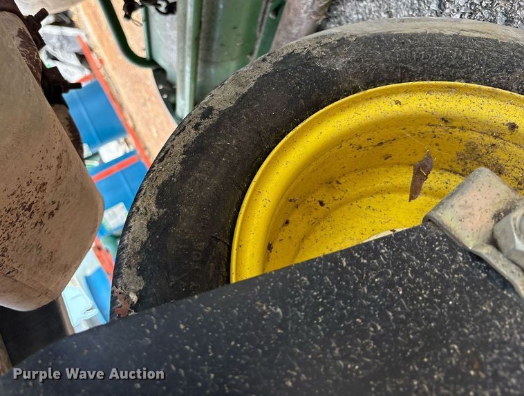 image for item DY0690 2010 John Deere 2500B reel mower