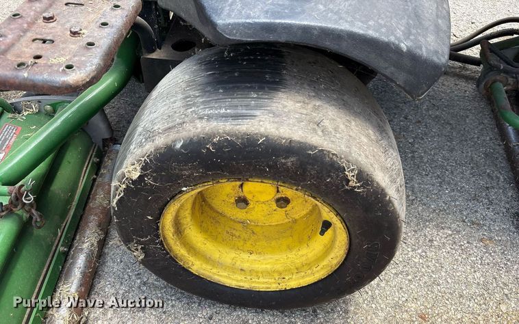 image for item DY0690 2010 John Deere 2500B reel mower