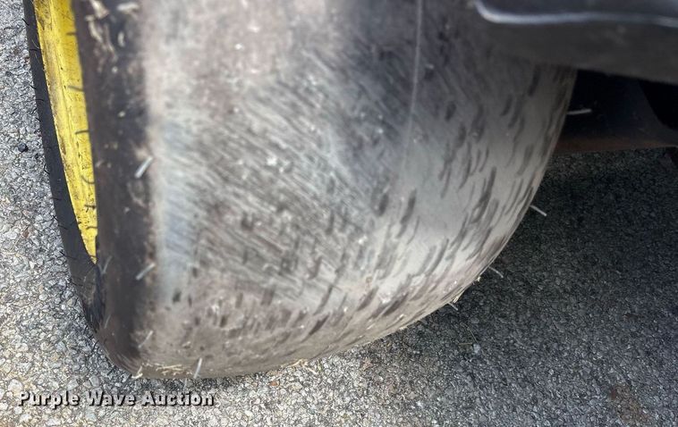 image for item DY0690 2010 John Deere 2500B reel mower