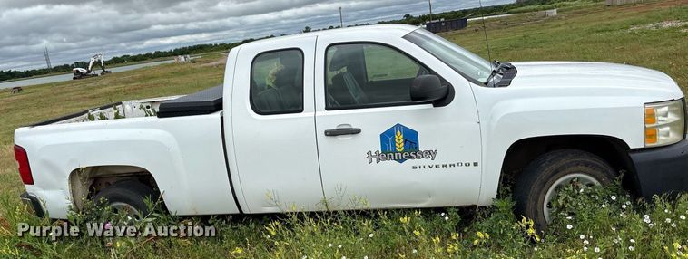 image for item DY2543 2008 Chevrolet Silverado 1500 Ext. Cab pickup truck