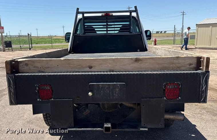 image for item DZ8522 2003 Ford F250 Super Duty flatbed pickup truck