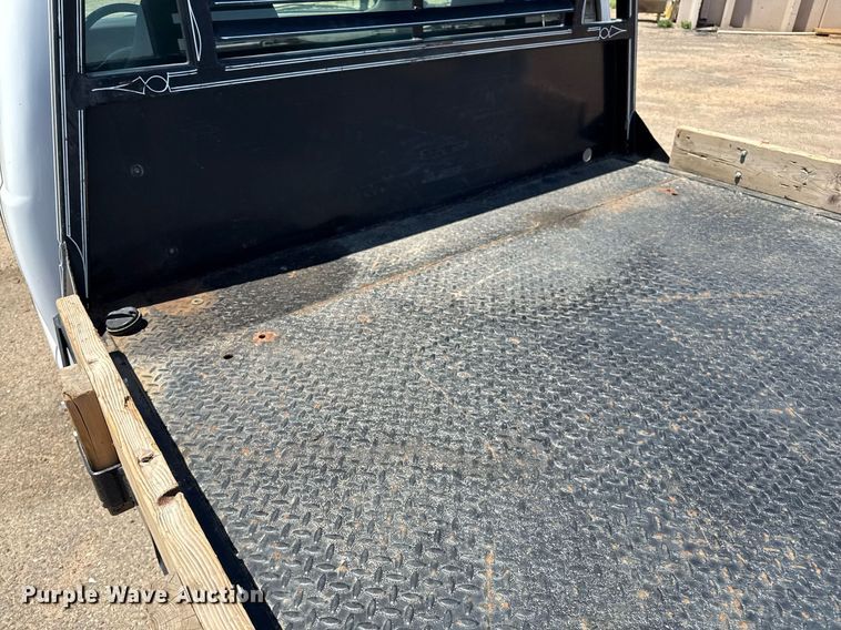 image for item DZ8522 2003 Ford F250 Super Duty flatbed pickup truck