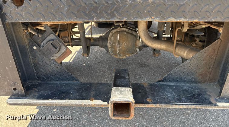 image for item DZ8522 2003 Ford F250 Super Duty flatbed pickup truck