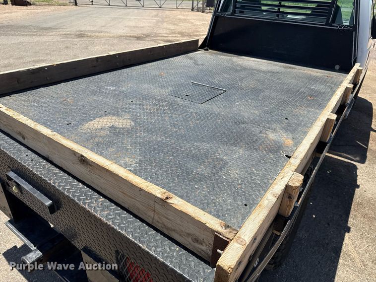 image for item DZ8522 2003 Ford F250 Super Duty flatbed pickup truck