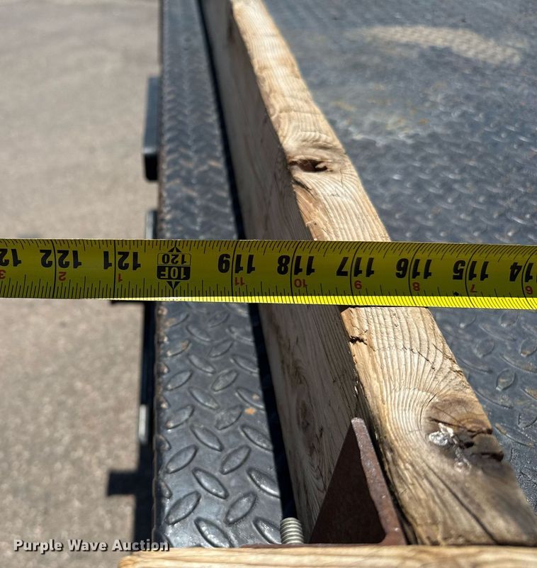 image for item DZ8522 2003 Ford F250 Super Duty flatbed pickup truck