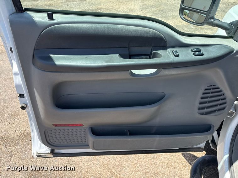 image for item DZ8522 2003 Ford F250 Super Duty flatbed pickup truck