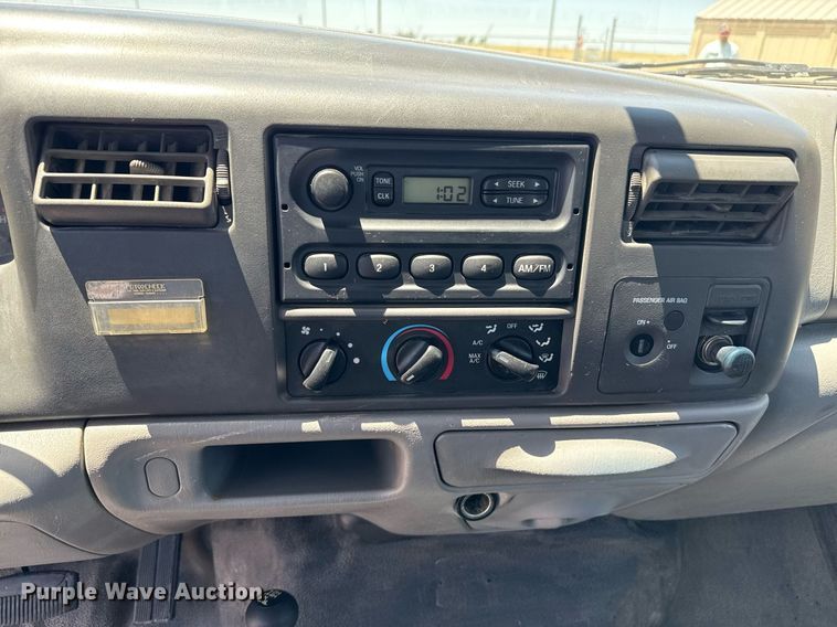 image for item DZ8522 2003 Ford F250 Super Duty flatbed pickup truck