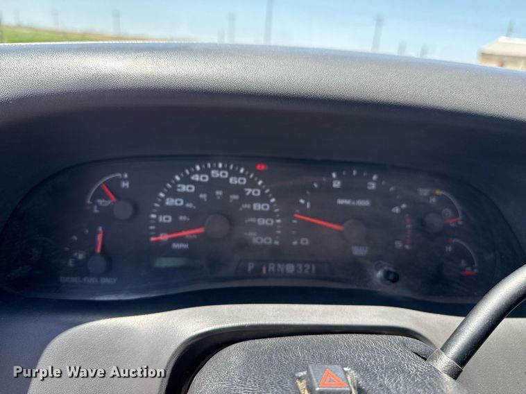 image for item DZ8522 2003 Ford F250 Super Duty flatbed pickup truck