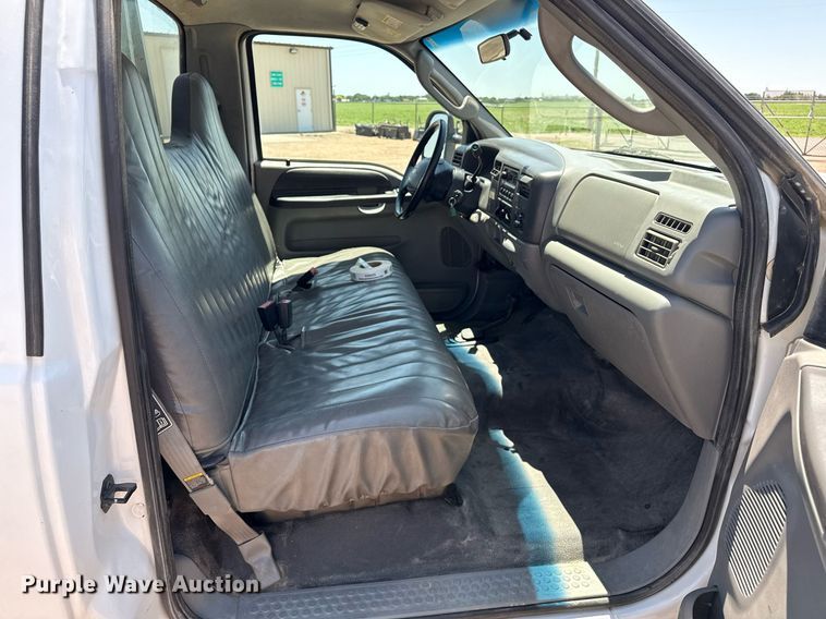 image for item DZ8522 2003 Ford F250 Super Duty flatbed pickup truck