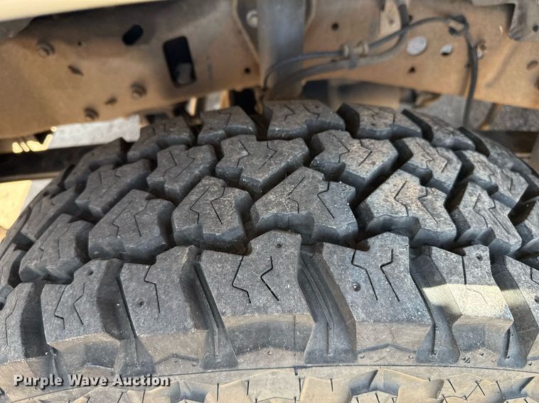 image for item DZ8522 2003 Ford F250 Super Duty flatbed pickup truck