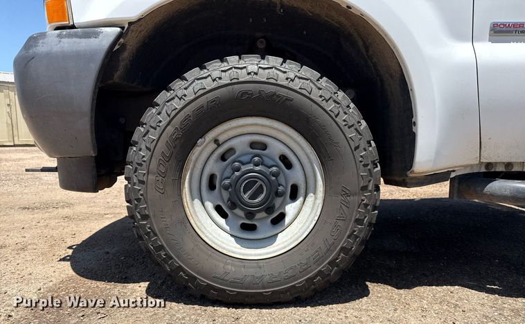 image for item DZ8522 2003 Ford F250 Super Duty flatbed pickup truck