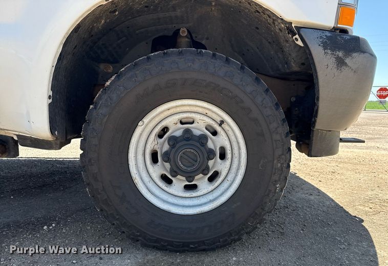 image for item DZ8522 2003 Ford F250 Super Duty flatbed pickup truck