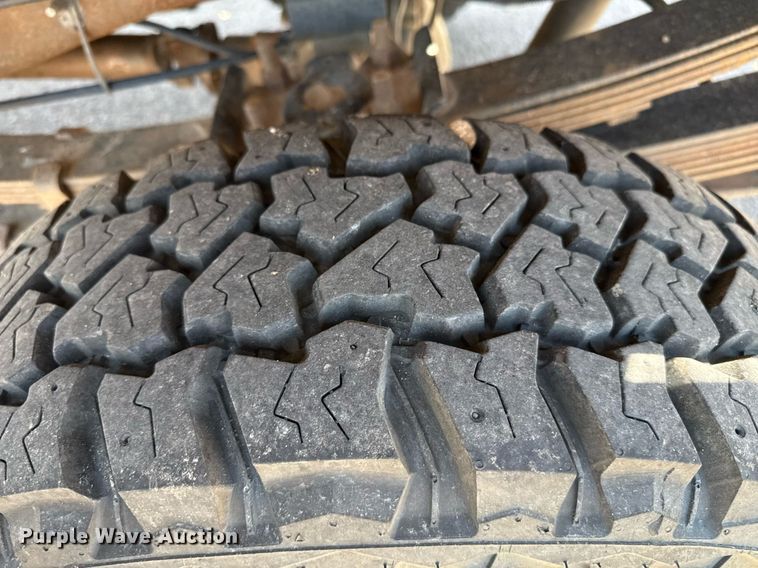 image for item DZ8522 2003 Ford F250 Super Duty flatbed pickup truck