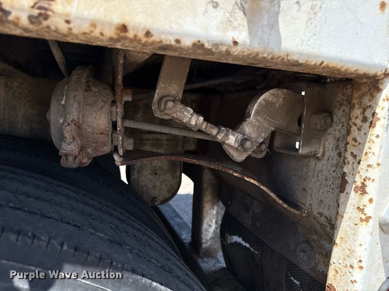 image for item DZ8523 2014 Wilkens 50127SCG0T walking floor trailer