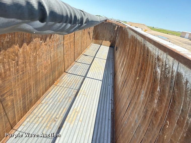 image for item DZ8523 2014 Wilkens 50127SCG0T walking floor trailer