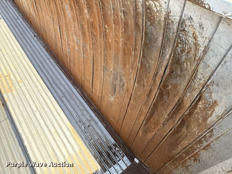 image for item DZ8523 2014 Wilkens 50127SCG0T walking floor trailer