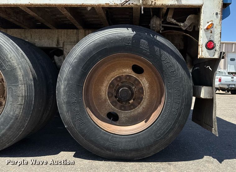 image for item DZ8523 2014 Wilkens 50127SCG0T walking floor trailer