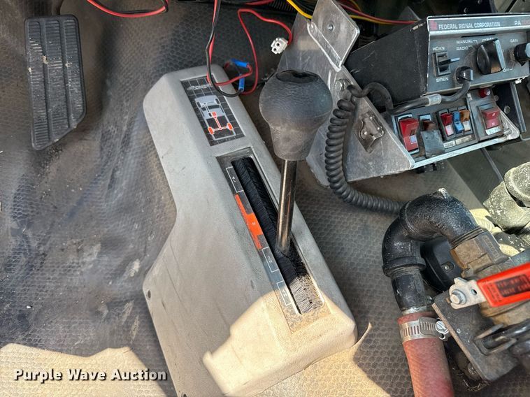 image for item DZ8524 1993 Chevrolet K3500 pumper fire truck