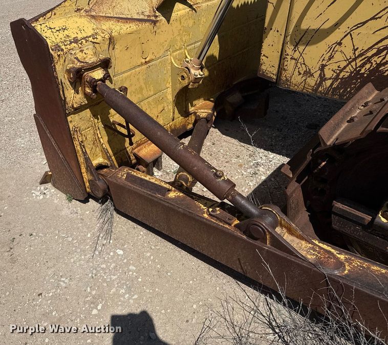 image for item DZ8526 1994 Komatsu D65EX-12 dozer