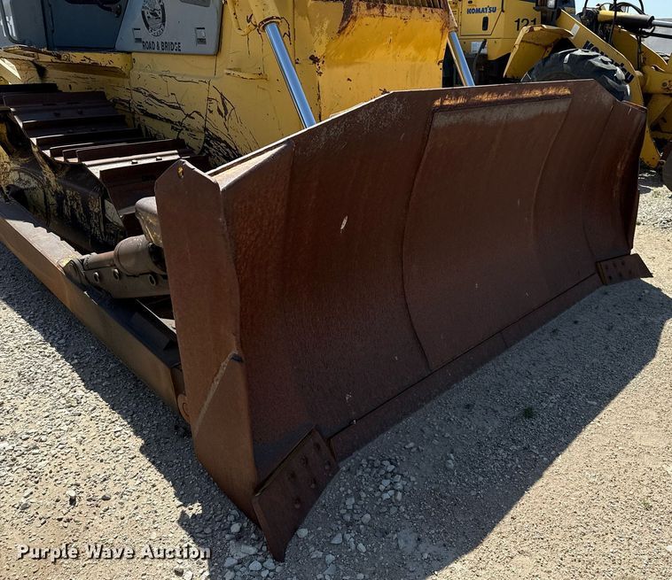 image for item DZ8526 1994 Komatsu D65EX-12 dozer