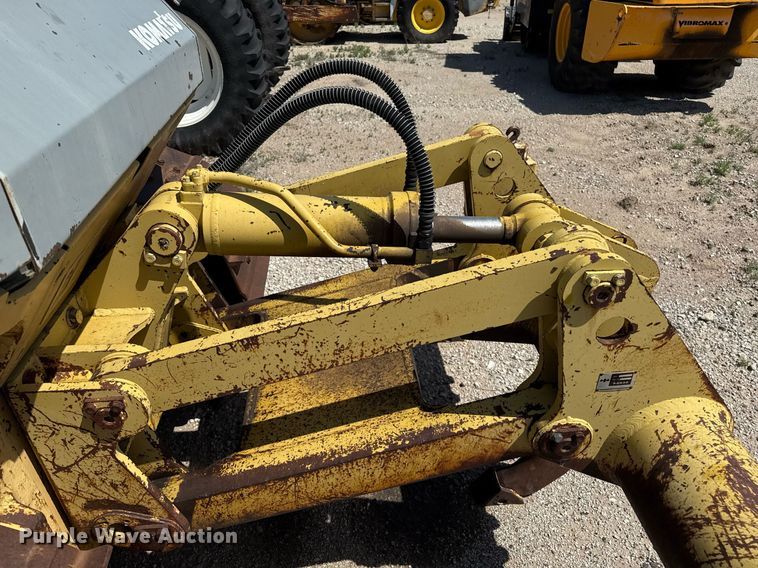 image for item DZ8526 1994 Komatsu D65EX-12 dozer