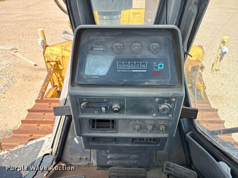image for item DZ8526 1994 Komatsu D65EX-12 dozer