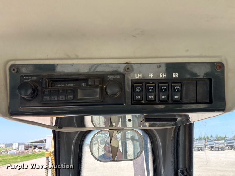 image for item DZ8526 1994 Komatsu D65EX-12 dozer