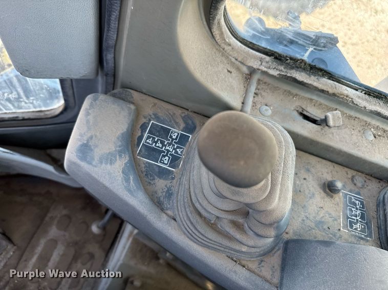 image for item DZ8526 1994 Komatsu D65EX-12 dozer