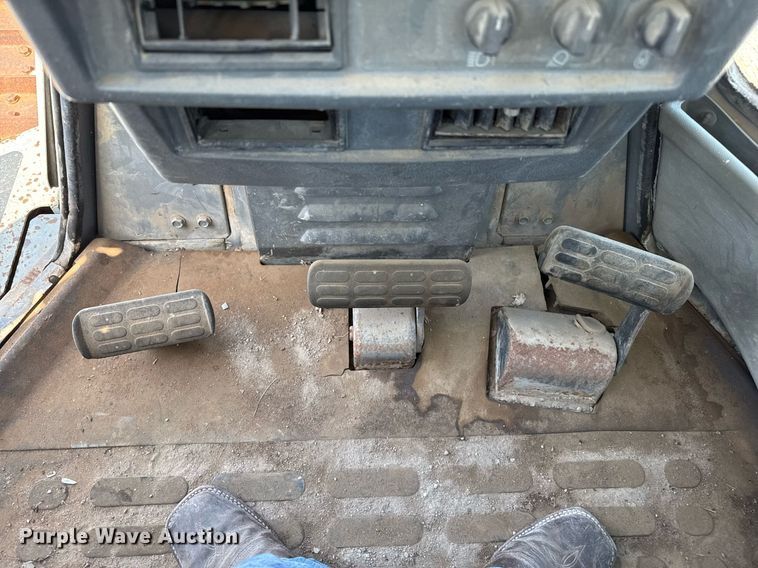 image for item DZ8526 1994 Komatsu D65EX-12 dozer