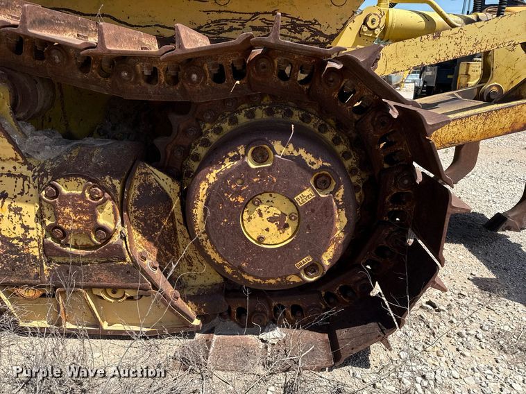 image for item DZ8526 1994 Komatsu D65EX-12 dozer