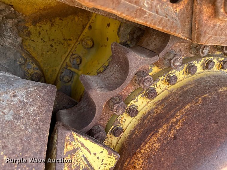 image for item DZ8526 1994 Komatsu D65EX-12 dozer