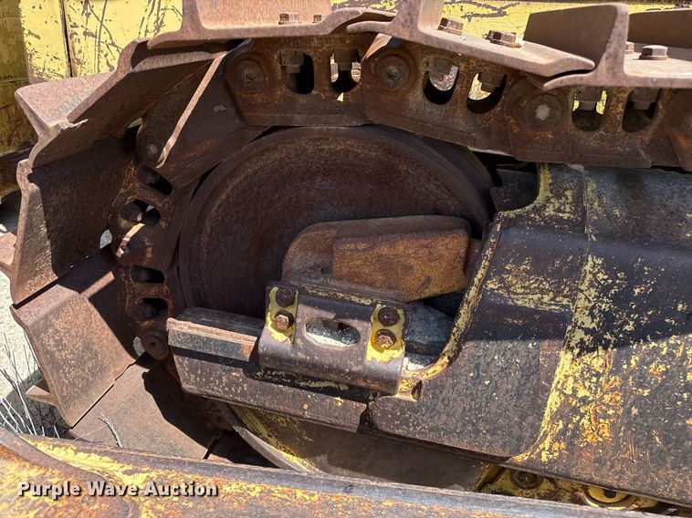 image for item DZ8526 1994 Komatsu D65EX-12 dozer