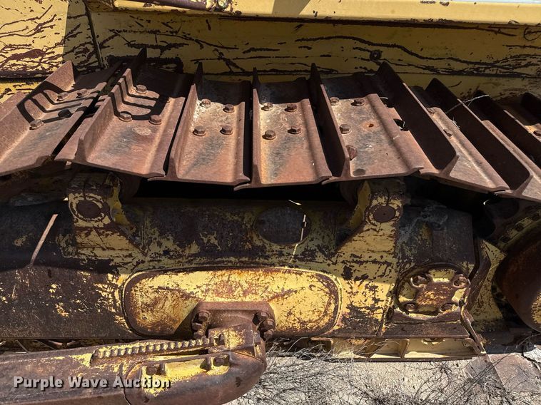 image for item DZ8526 1994 Komatsu D65EX-12 dozer