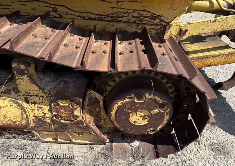 image for item DZ8526 1994 Komatsu D65EX-12 dozer