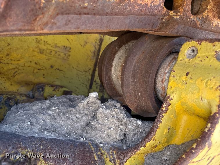 image for item DZ8526 1994 Komatsu D65EX-12 dozer