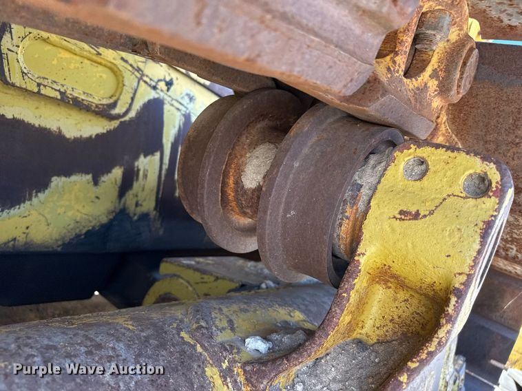 image for item DZ8526 1994 Komatsu D65EX-12 dozer