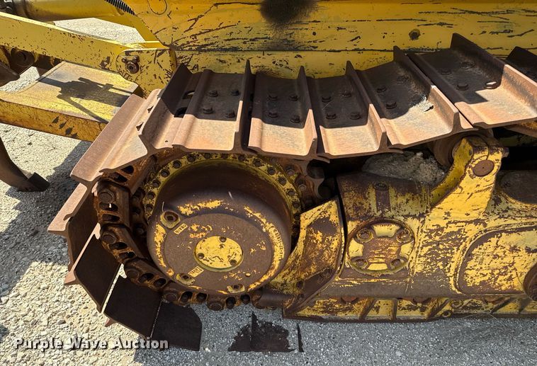 image for item DZ8526 1994 Komatsu D65EX-12 dozer