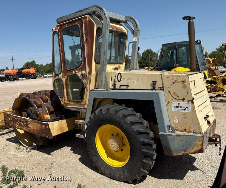 image for item DZ8527 Bomag BW172 PDB-2 single drum vibratory roller