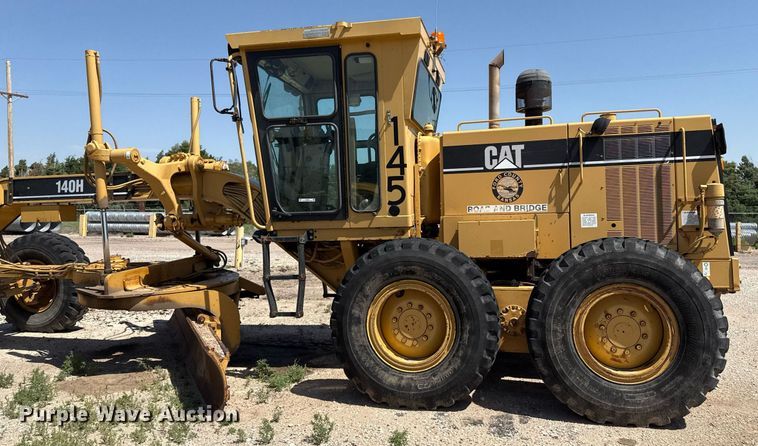image for item DZ8528 2001 Caterpillar 140H motor grader