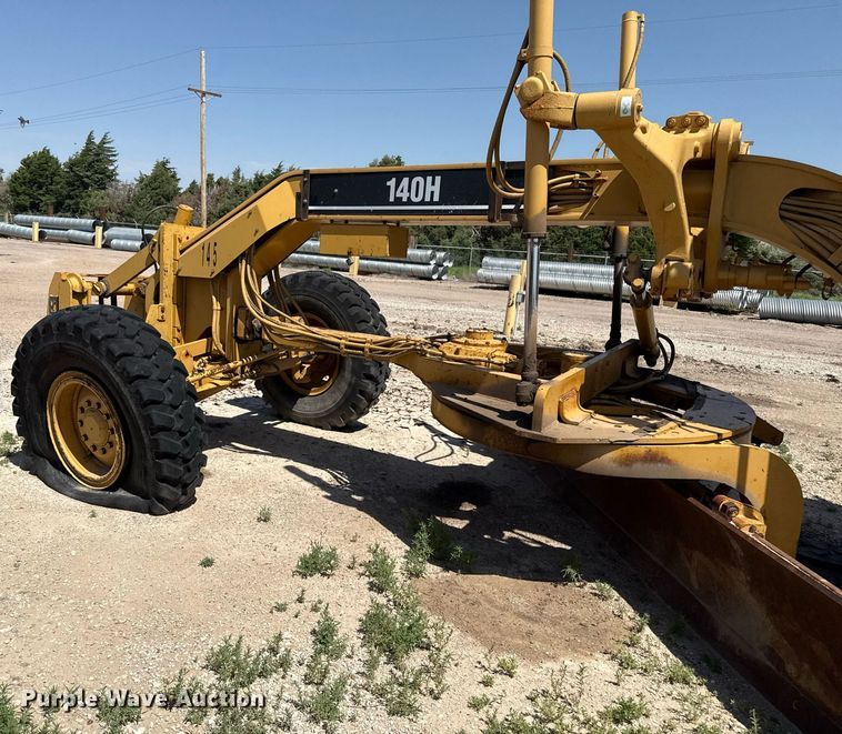 image for item DZ8528 2001 Caterpillar 140H motor grader