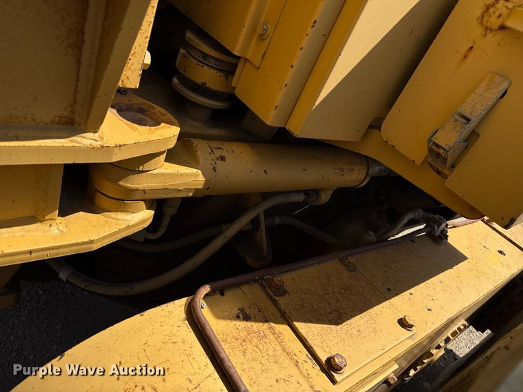 image for item DZ8528 2001 Caterpillar 140H motor grader