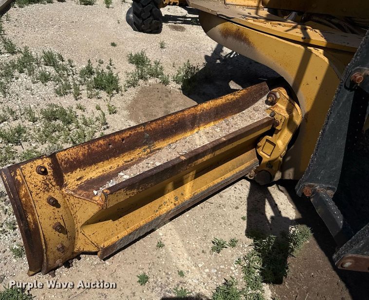 image for item DZ8528 2001 Caterpillar 140H motor grader