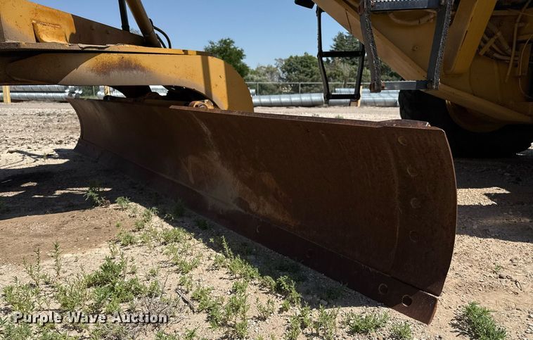 image for item DZ8528 2001 Caterpillar 140H motor grader